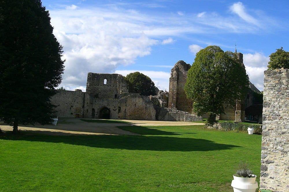 Sainte-Suzanne • A medieval gem in the heart of France Sainte-Suzanne • A medieval gem in the heart of France