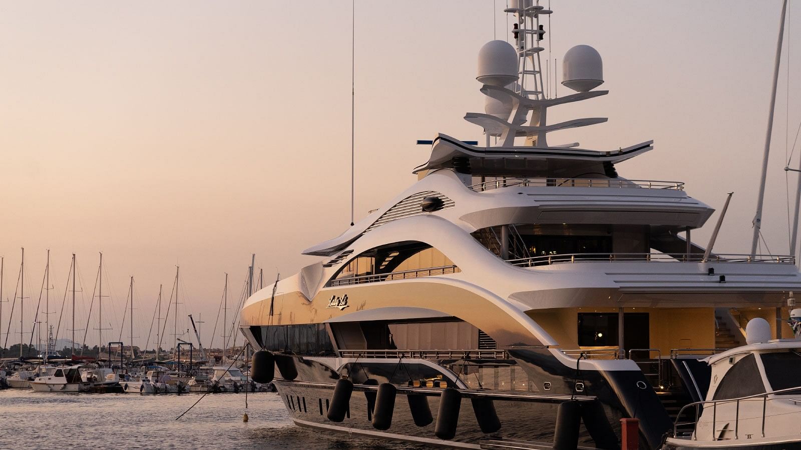 Boat activities on Cote d'Azur - Boat Charters - Yacht rental - Hire catamaran - Rental boats - Motorboat
