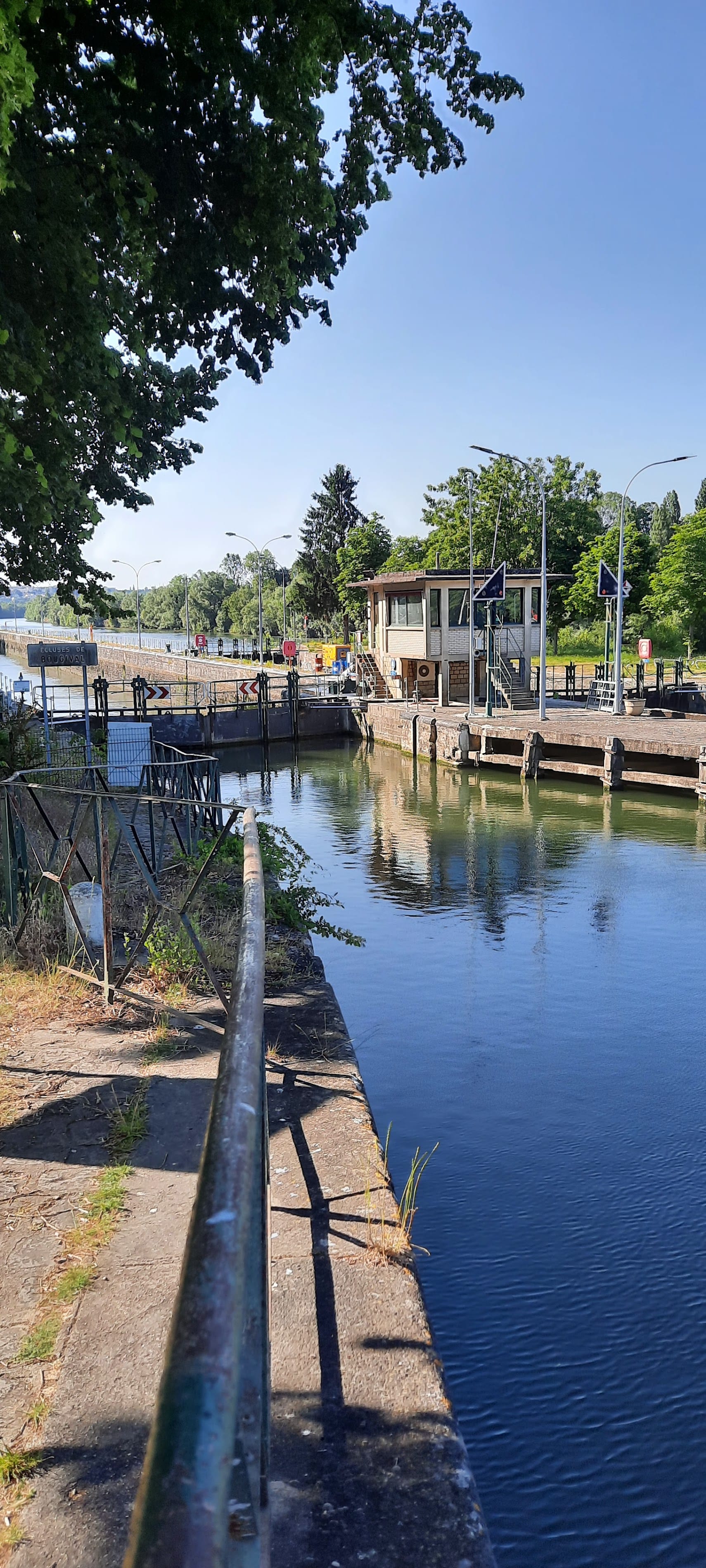 Écluses de Bougival • A Glimpse into France's Canal Heritage