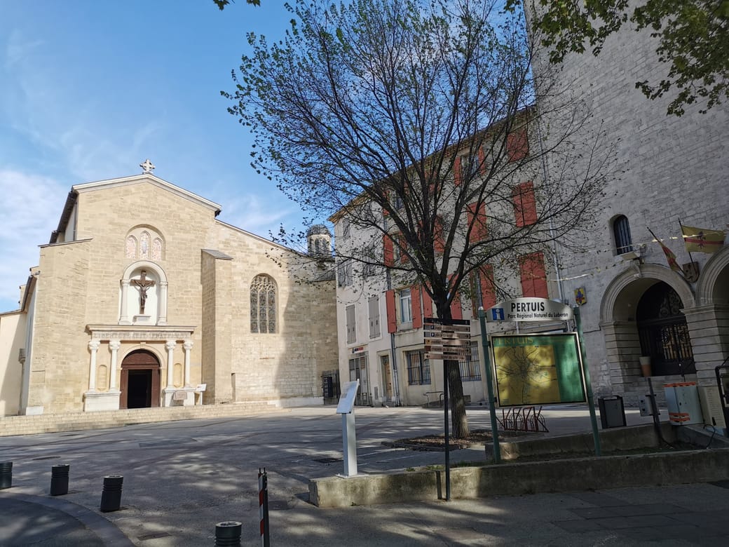 Église Saint-Nicolas de Pertuis • A Glimpse into History • FranceRent