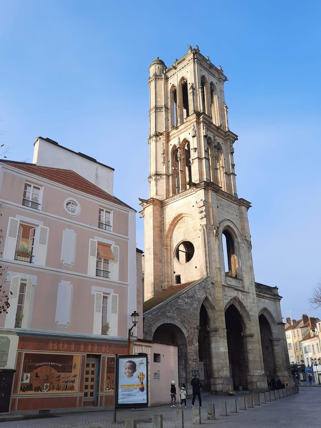 CPA Mantes-la-Jolie Sur la Tour Saint-Maclou 1908